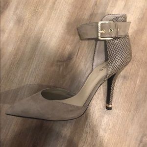 Guess Shoes - Guess tan heels Guess Shoes - Guess tan heels